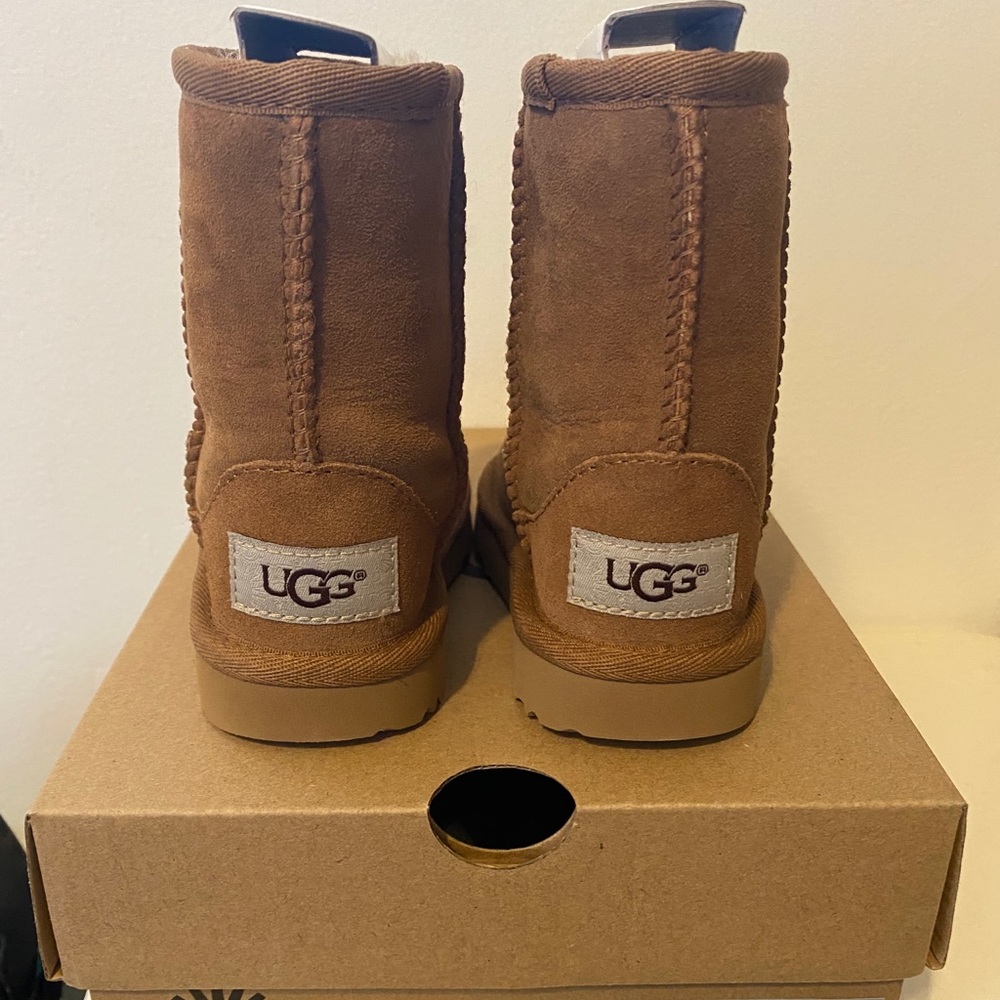 Toddler size 6 Ugg’s chestnut